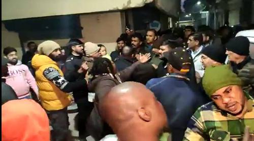 Nigerian Mob Launches Attack on Delhi Police Over Arrests for Visa Overstays