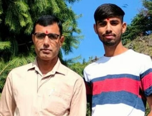 पिता और बेटे ने साथ में पास किया इंटरमीडिएट परीक्षा, उम्र को दे दी गवाही
