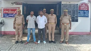 झींझक में ओवरब्रिज पर रायफल लहराकर बनाई गई रील, दो युवक गिरफ्तार