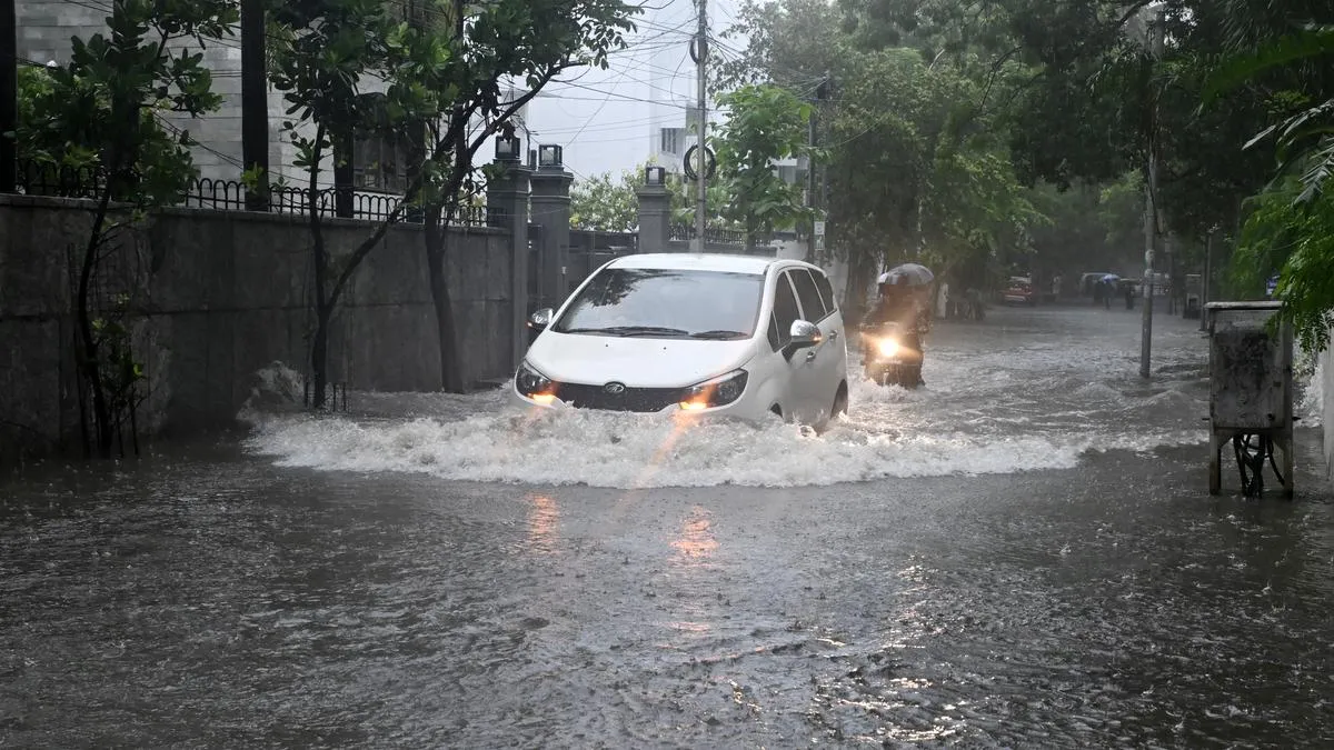 Tamil Nadu Faces Heavy Rainfall: Government Declares Holiday in Northern Districts 