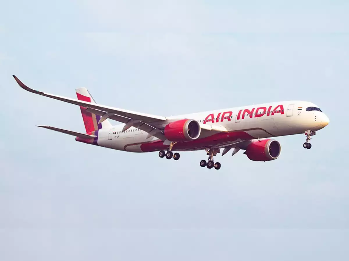 Teenager Arrested for Bomb Threats to Airlines: Authorities Investigate Motive and Larger Conspiracy 