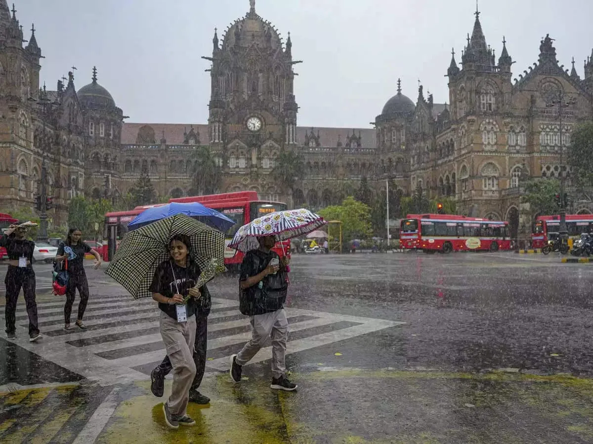 Yellow Alert Issued for Mumbai Expect Moderate Showers and Thunderstorms 