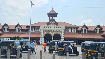Nine Injured in Festive Rush Stampede at Mumbai's Bandra Railway Station