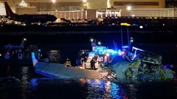 Passenger Jet and Army Helicopter Collide Near Reagan Airport, Prompting Extensive Rescue Efforts