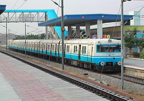 Brave Woman Jumps Off Moving Train to Escape Attack Near Hyderabad 
