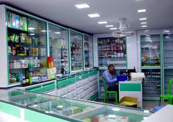 बनभूलपुरा में मेडिकल स्टोर्स पर सख्ती, अनियमितताएं मिलने पर कार्रवाई