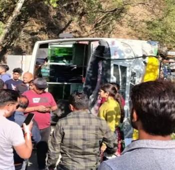 उत्तराखंड में बड़ा हादसा टला, बस चालक की सूझबूझ ने बचाई 30 यात्रियों की जान