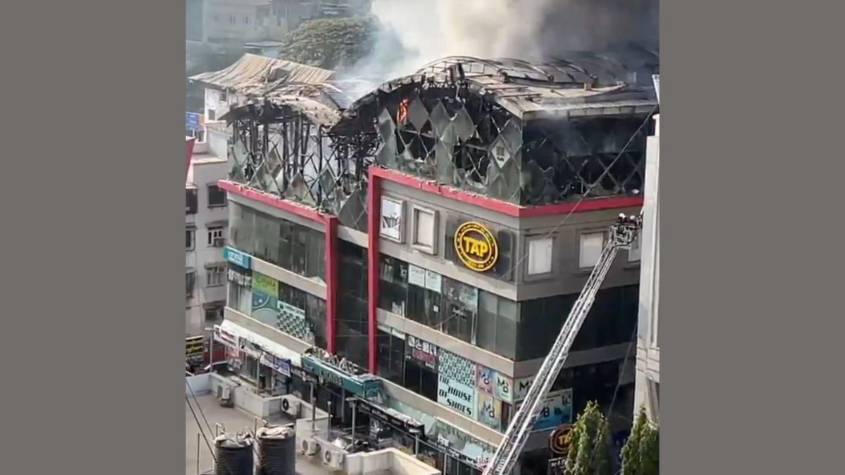 Massive Blaze Engulfs Bandra Mall, Fire-Robot Deployed in Effort to Control Flames 