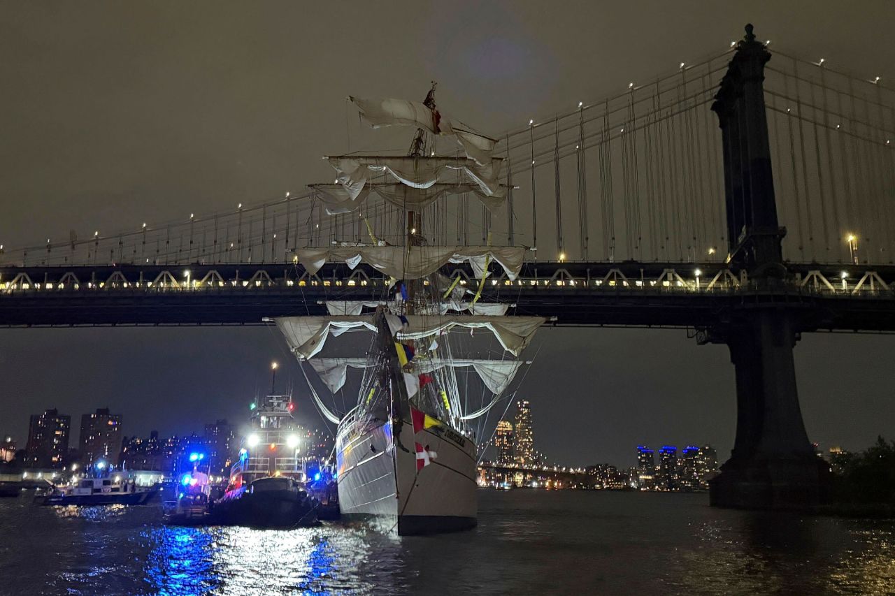 Tragedy on the East River as Mexican Naval Ship Collides with Brooklyn Bridge 
