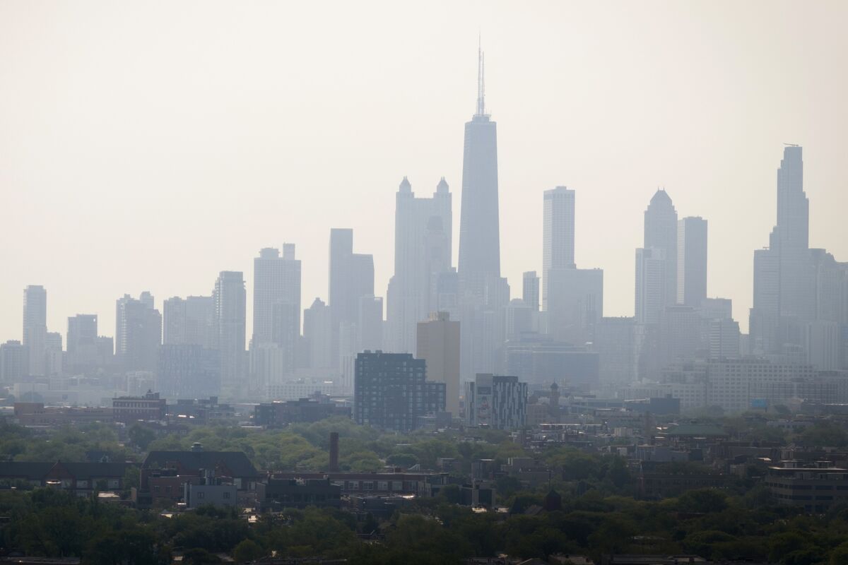Choking Skies Over New York as Canadian Wildfire Smoke Sparks Alarming Air Quality Concerns 