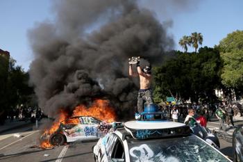 Fourth Day of LA Protests Sees Trump Deploy 2,000 More Guards and 700 Marines to the Streets