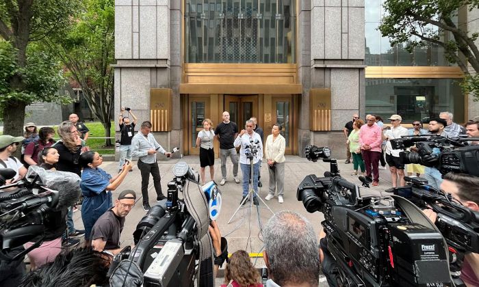 Lawmakers Denied Access to ICE Detention Floor as Immigration Arrests Spark Outrage in Manhattan 