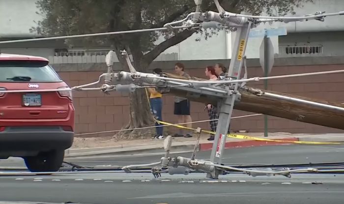 Las Vegas Windstorm Topples Poles and Leaves Thousands in the Dark