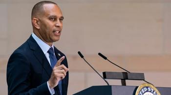 Democrats Caught Off Guard as Hakeem Jeffries Breaks House Speech Record to Protest Trump’s Spending Bill