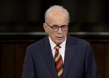 Pastor John MacArthur Hospitalized with Pneumonia as Grace Community Church Calls for Prayers