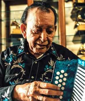 San Antonio Conjunto Icon Flaco Jimenez Dies at 86 Surrounded by Family
