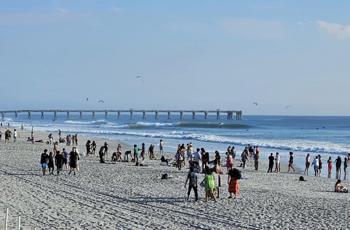 Jacksonville Beach police warn Oakleaf High School families about truancy and substance use at Senior Sunrise event