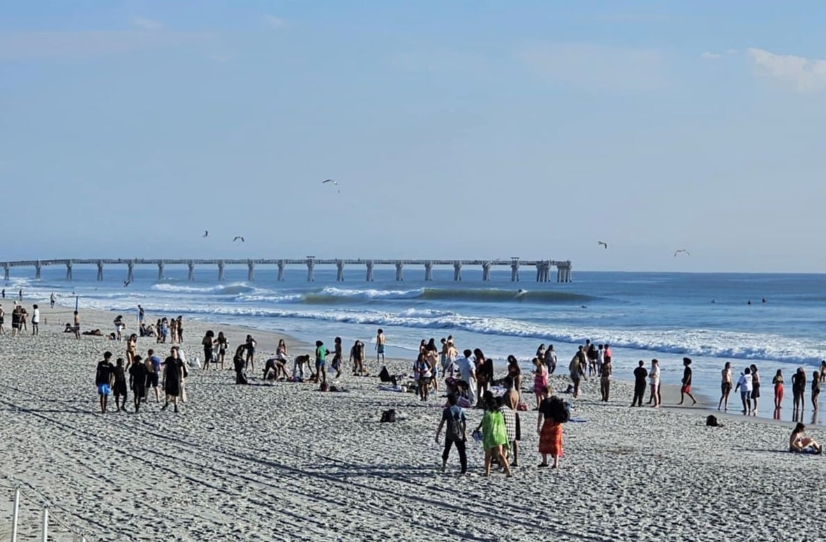 Jacksonville Beach police warn Oakleaf High School families about truancy and substance use at Senior Sunrise event