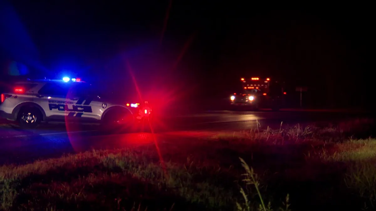 Courage on a Dark Road as Bystanders Help Rescue Victims in Deadly Crash near Benbrook