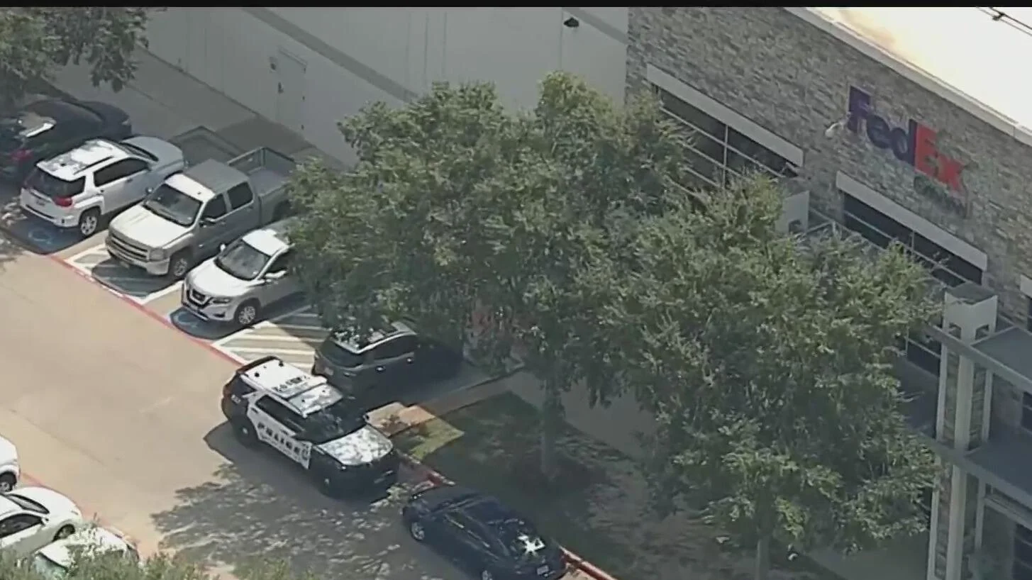 Dallas FedEx Worker Charged in Hammer and Gun Attack on Co-Worker