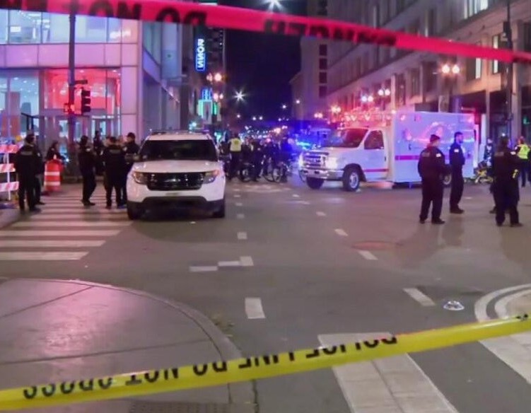 1 Dead, 8 Hurt in Downtown Chicago Loop Shootings