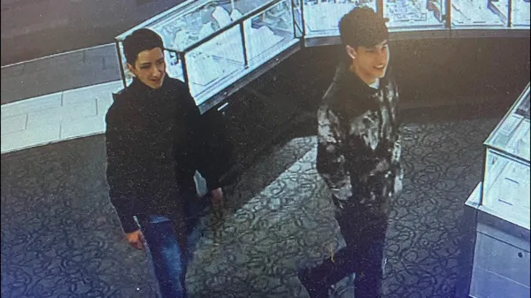 Police Seek Two Suspects in $10,000 Gold Chain Theft at Lakewood Mall