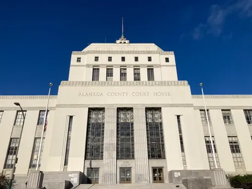 Man Dies in Custody at Oakland Courthouse Holding Cell