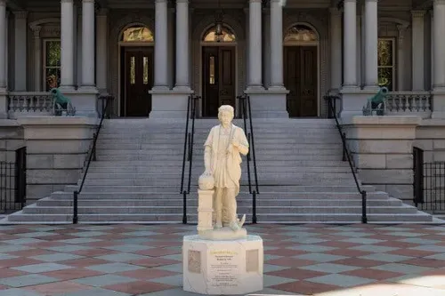 White House Columbus statue installed near Eisenhower Executive Office Building