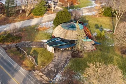Steve Fullerton Keeps Shoeshine Tradition Alive at Cook County Building
