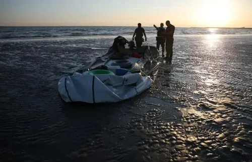 Two Migrants Dead, One Missing After English Channel Crossing Attempt Off French Coast