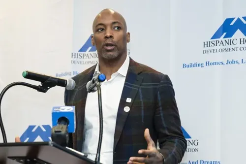 Chicago Mayor Brandon Johnson Moves to Oust CHA Board Chair Amid Leadership Dispute