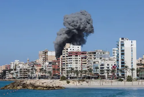Israeli Strikes Intensify in Tyre as Lebanon Faces Ongoing Violence Despite Washington Talks
