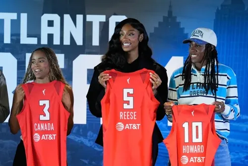 Chicago Sky Add Jordan Hobbs and Sidney Cooks to Training Camp Roster