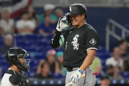 White Sox Offense Erupts for 15 Hits in Victory Over Athletics