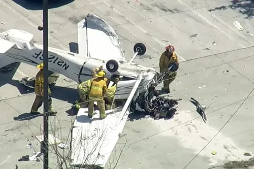Pilot Critically Injured After Plane Crashes Near Auto Parts Store in Los Angeles