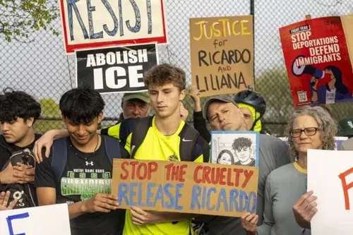 Chicago Student and Mother Face Uncertain Future After ICE Detention Disrupts Asylum Process