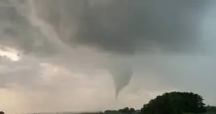 Midwest Storm Outbreak Leaves One Dead, Knocks Out Power to Over 220,000 in Illinois