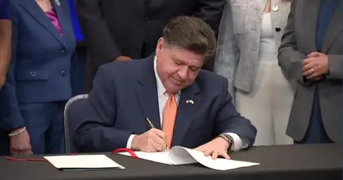 Illinois Governor Signs Over 60 New Laws Including Rental Fee Transparency and Driver Safety Measures