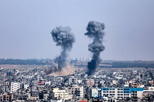 Israeli Airstrikes in Gaza Result in Six Deaths, Including a Child