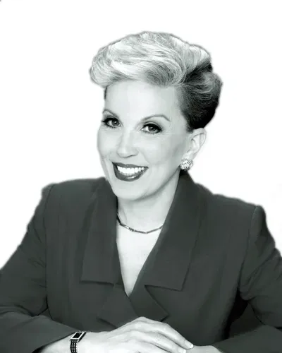 Navigating Awkward Neighbor Situations: Advice from Dear Abby