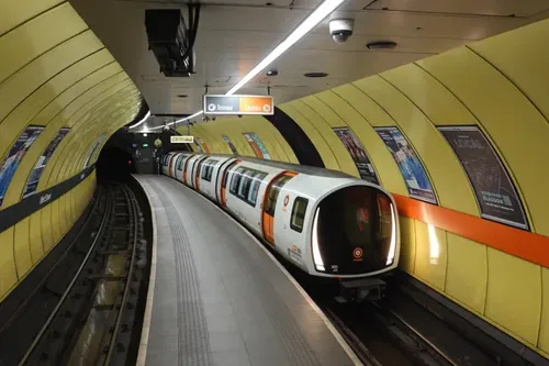 Glasgow Subway Advances Driverless Unattended Operation as SPT Completes Half-Height Platform Screen Doors Across All 15 Subterranean Stations