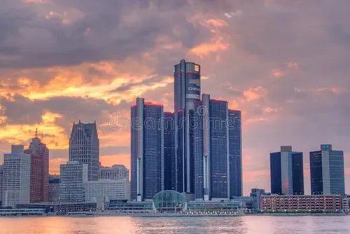 DDOT Installs 200 Solar-Lit Shelters Under Modernization Plan as Detroit Opens $2.5M Small Buildings Fund